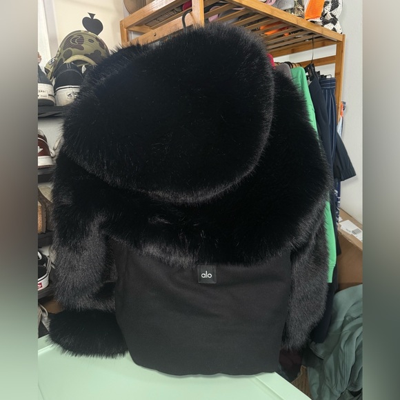 ALO YOGA La Premiere Opulent Faux Fur Stunner Jacket Size S/M - Picture 5 of 16